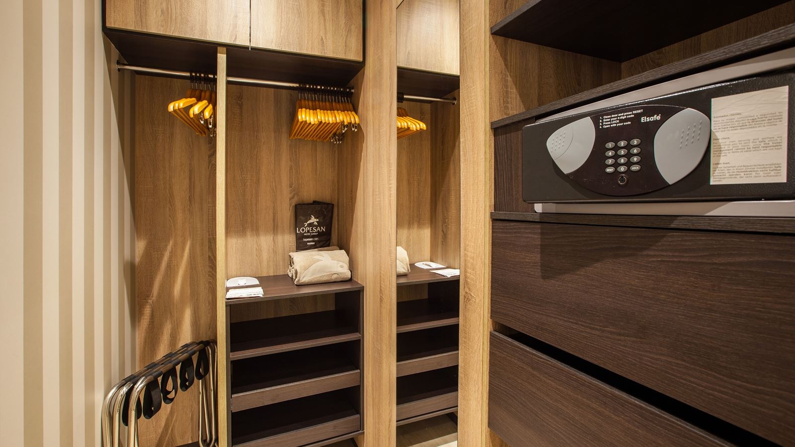 rooms-double-standard-sea-view-balcony