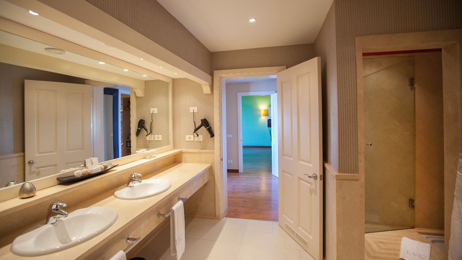 rooms-senior-suite-terrace-unique