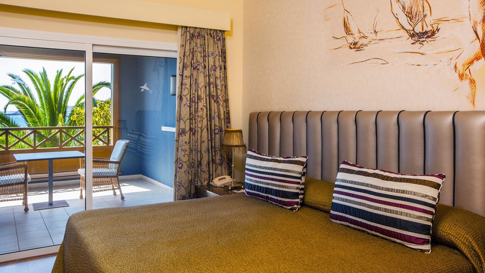 rooms-senior-suite-terrace-unique