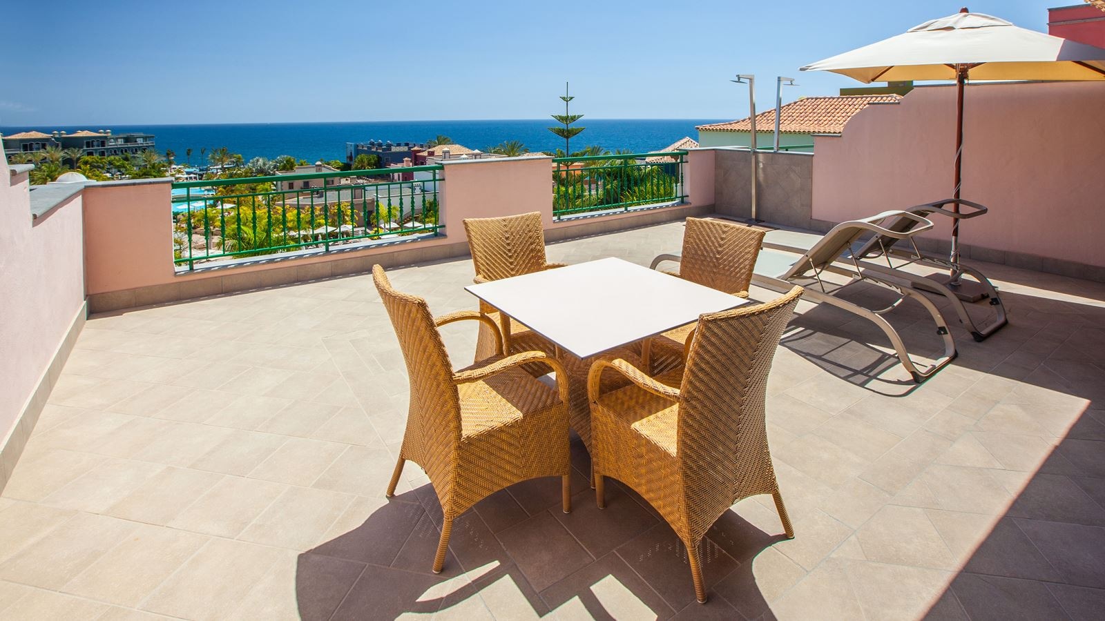 rooms-ddev-deluxe-room-unique-with-balcony-or-terrace