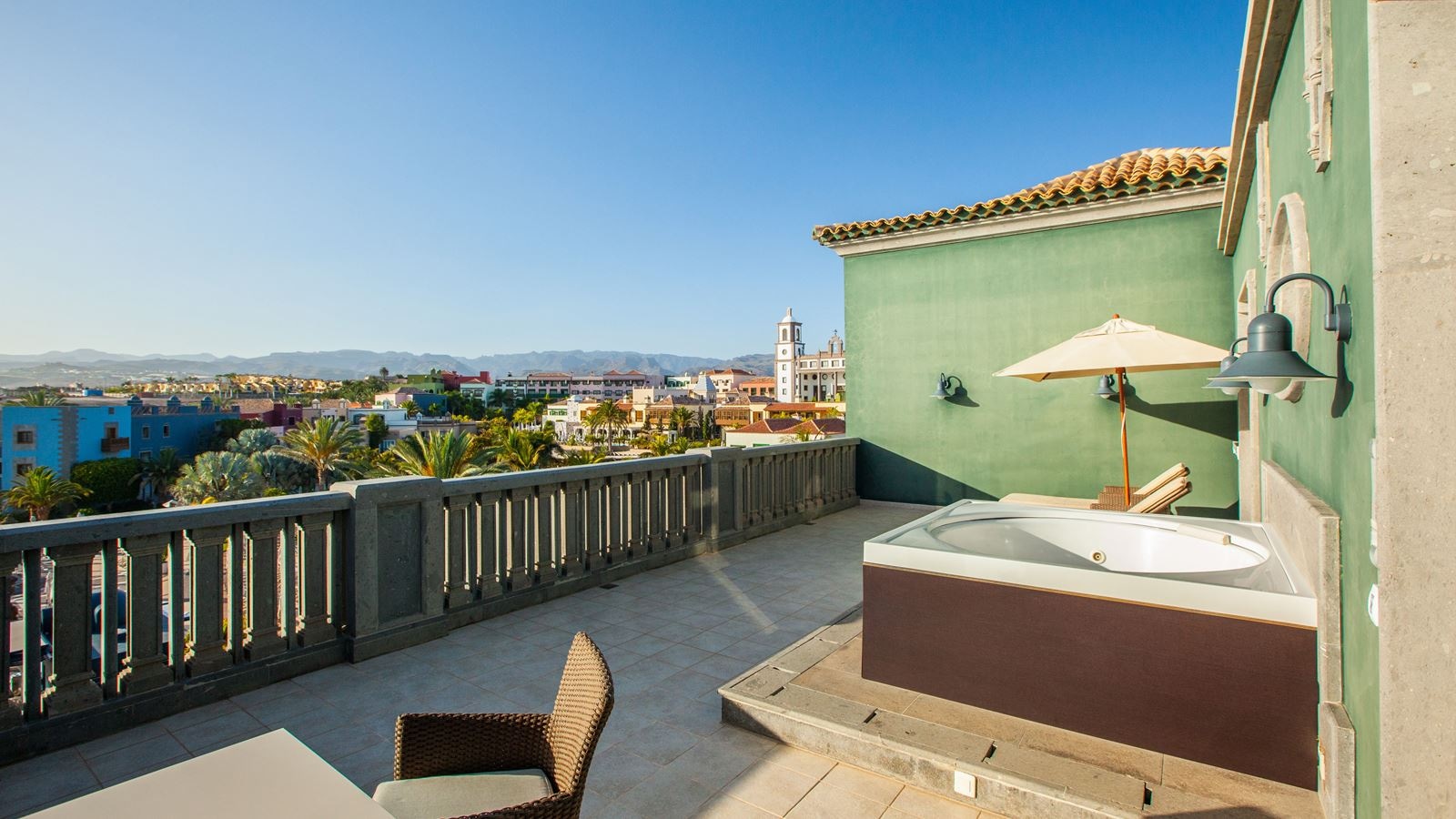 rooms-sus-superior-suite-unique-with-terrace-and-partial-sea-view