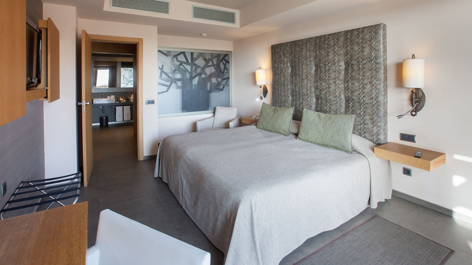 rooms-jus-junior-suite-unique-balcony