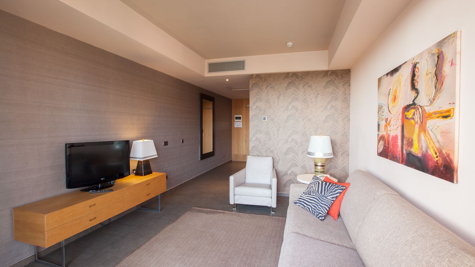 rooms-jus-junior-suite-unique-balcony