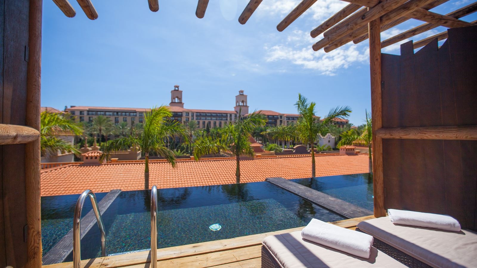 rooms-ddep-double-deluxe-unique-with-private-pool-and-terrace