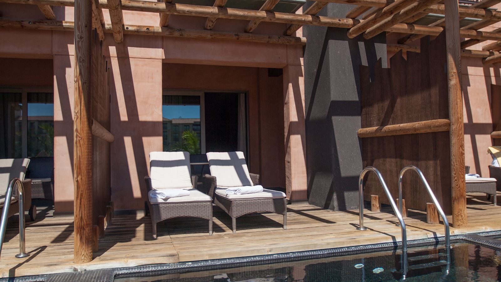 rooms-ddep-double-deluxe-unique-with-private-pool-and-terrace