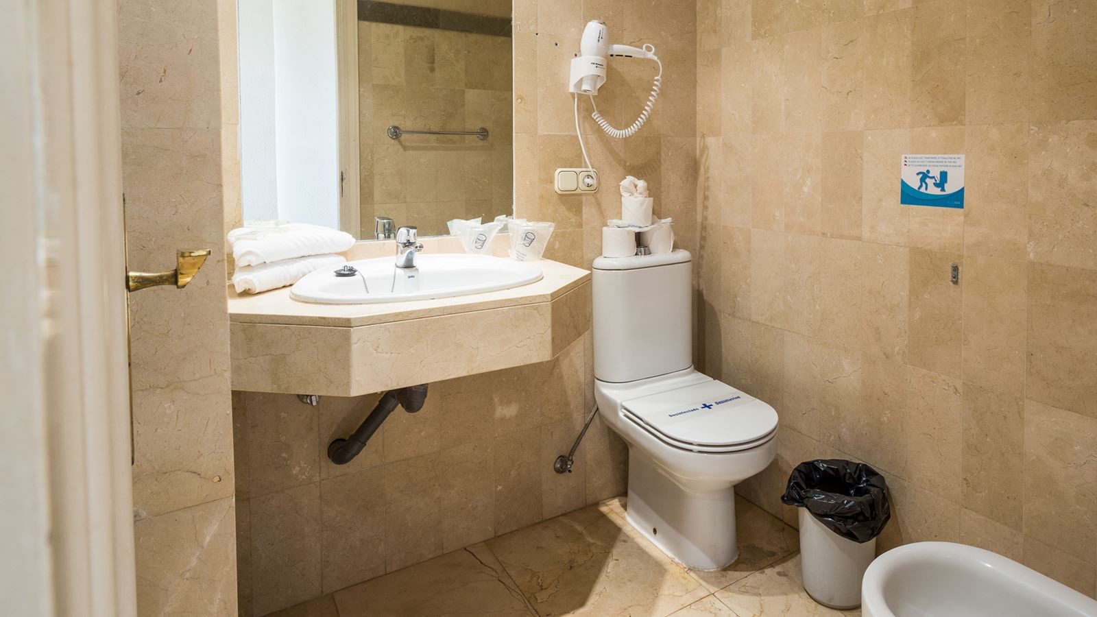 rooms-apartment-1-bedroom--sea-view-balcony-or-terrace