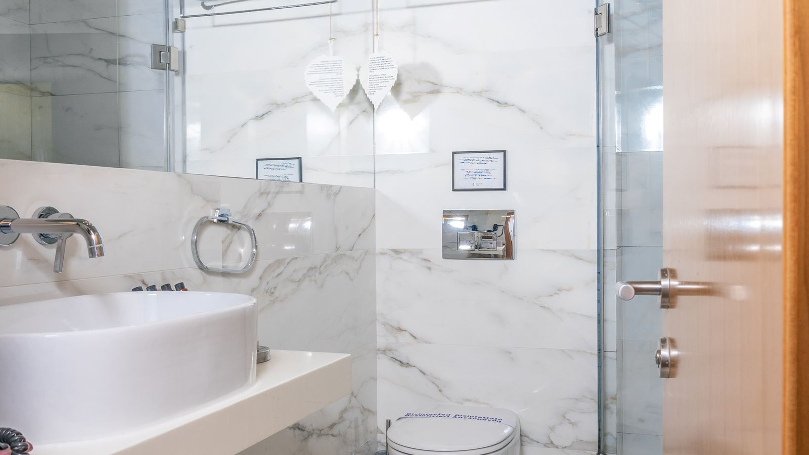 rooms-nereid-cocomat-room-with-front-sea-view