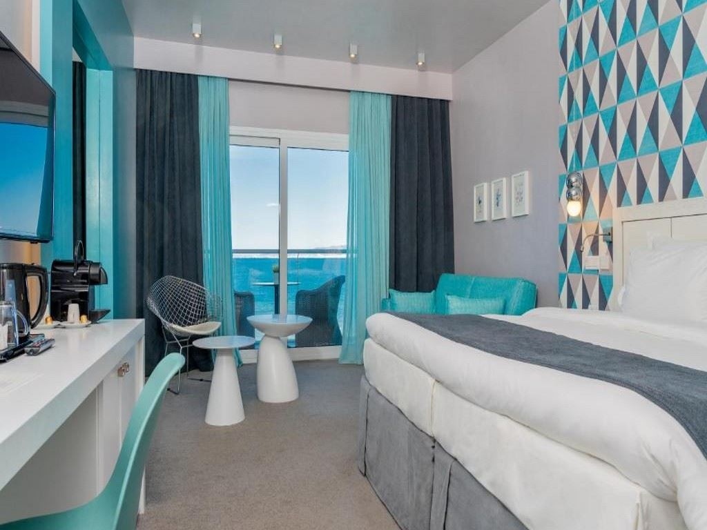 rooms-poseidon-suite-front-sea-view