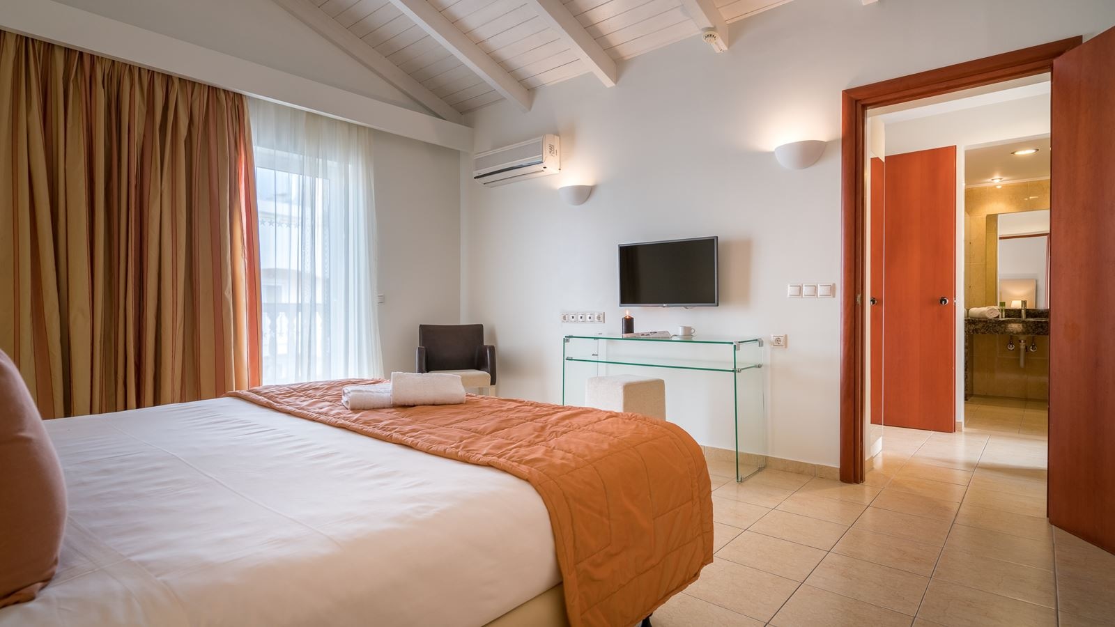 rooms-superior-room
