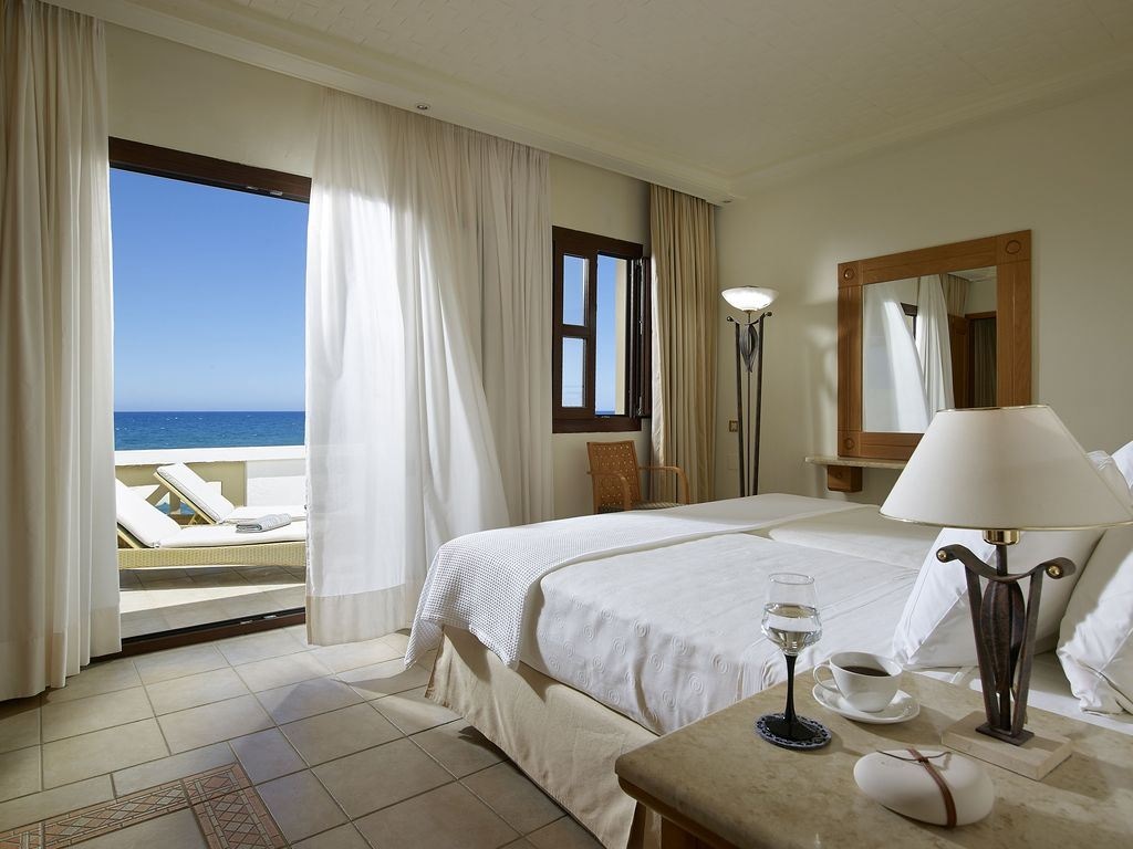 rooms-vip-suite-seafront-upper-floor