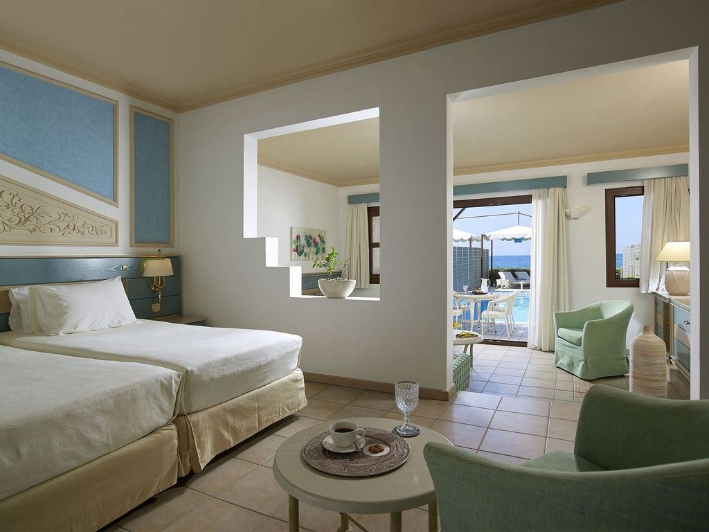 rooms-junior-suite-sea-front-private-pool