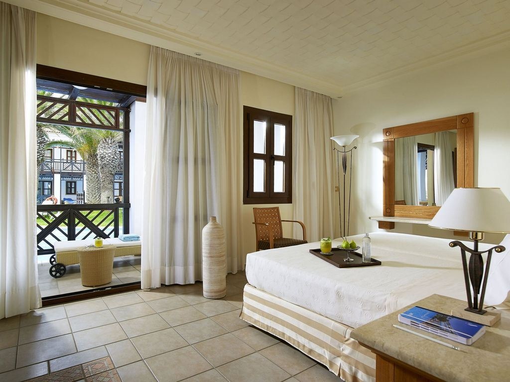 rooms-vip-suite-sharing-pool