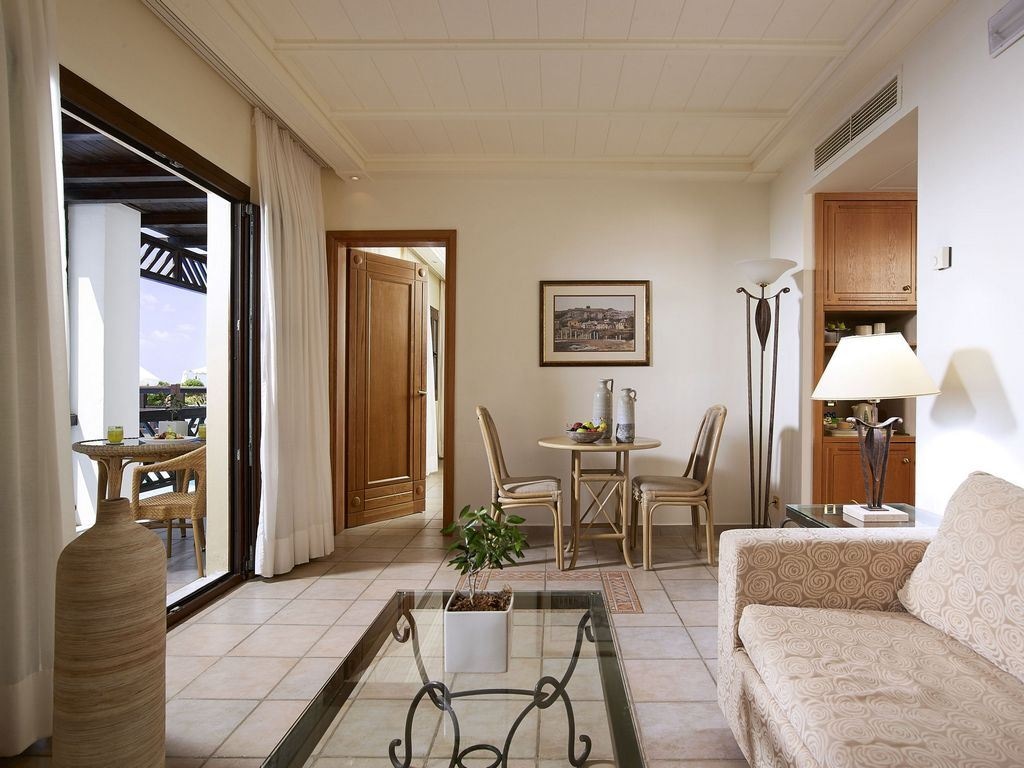 rooms-vip-suite-sharing-pool