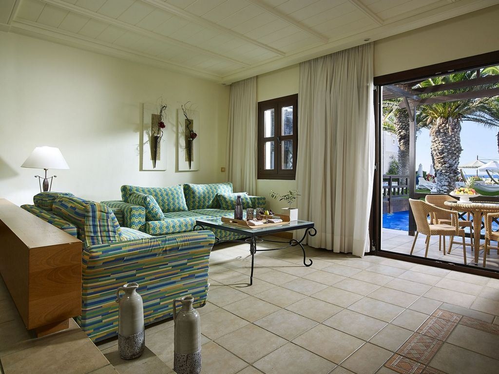 rooms-executive-suite-sharing-pool