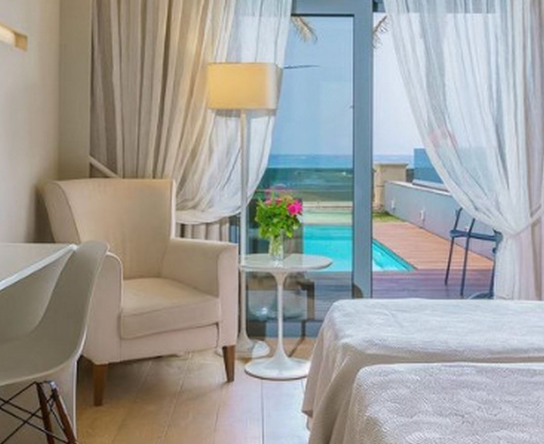 rooms-room-superior-seaview-privatepool