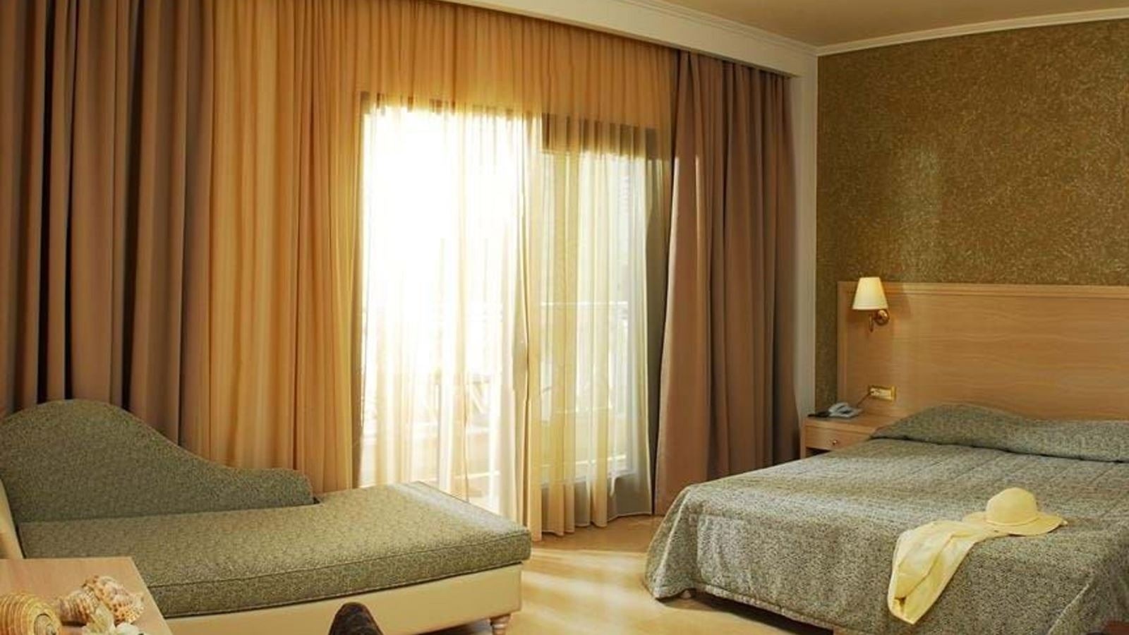 rooms-standard-suite