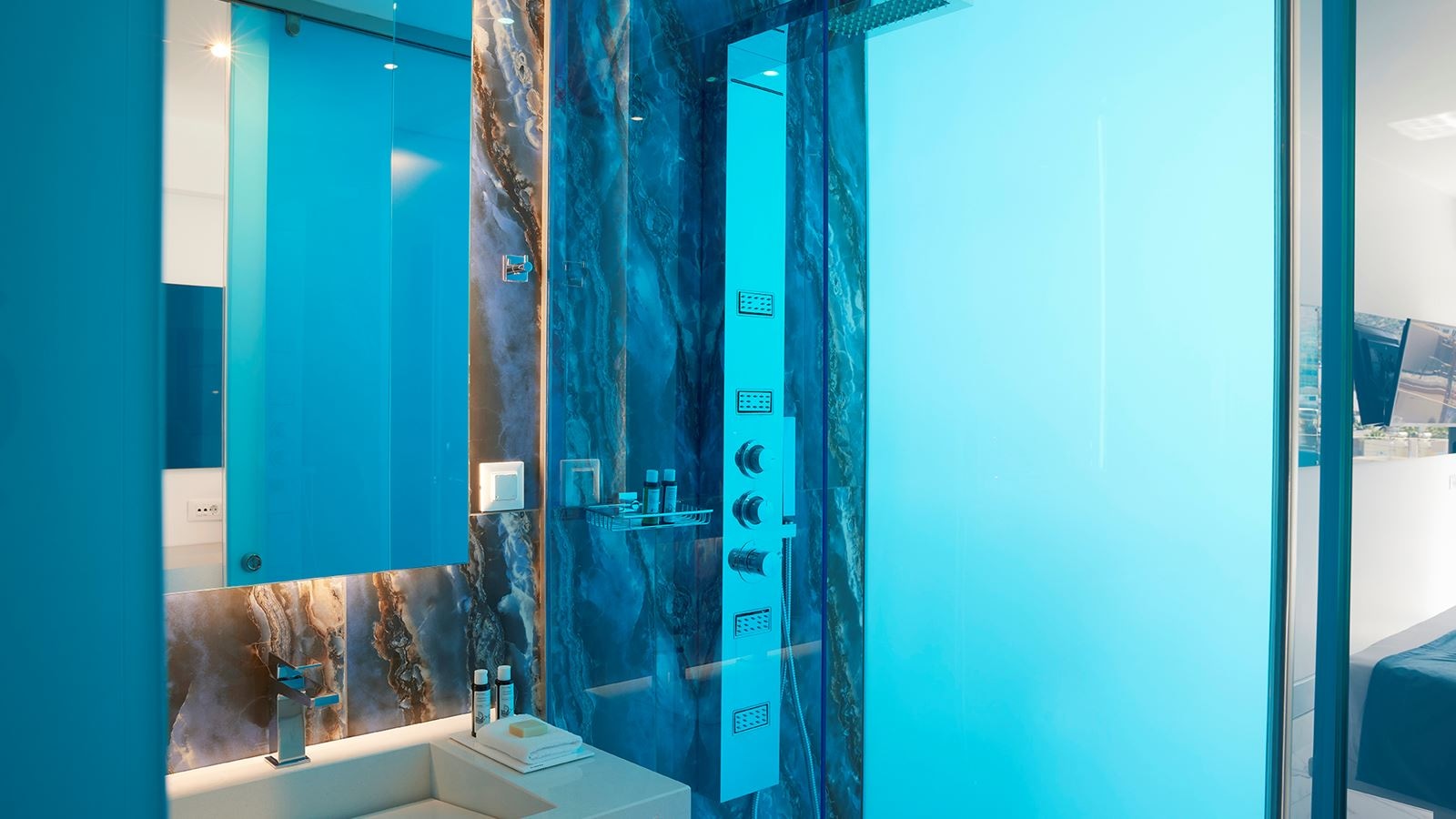 rooms-silver-double-land-view