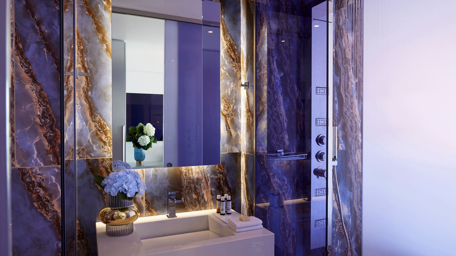 rooms-silver-double-land-view