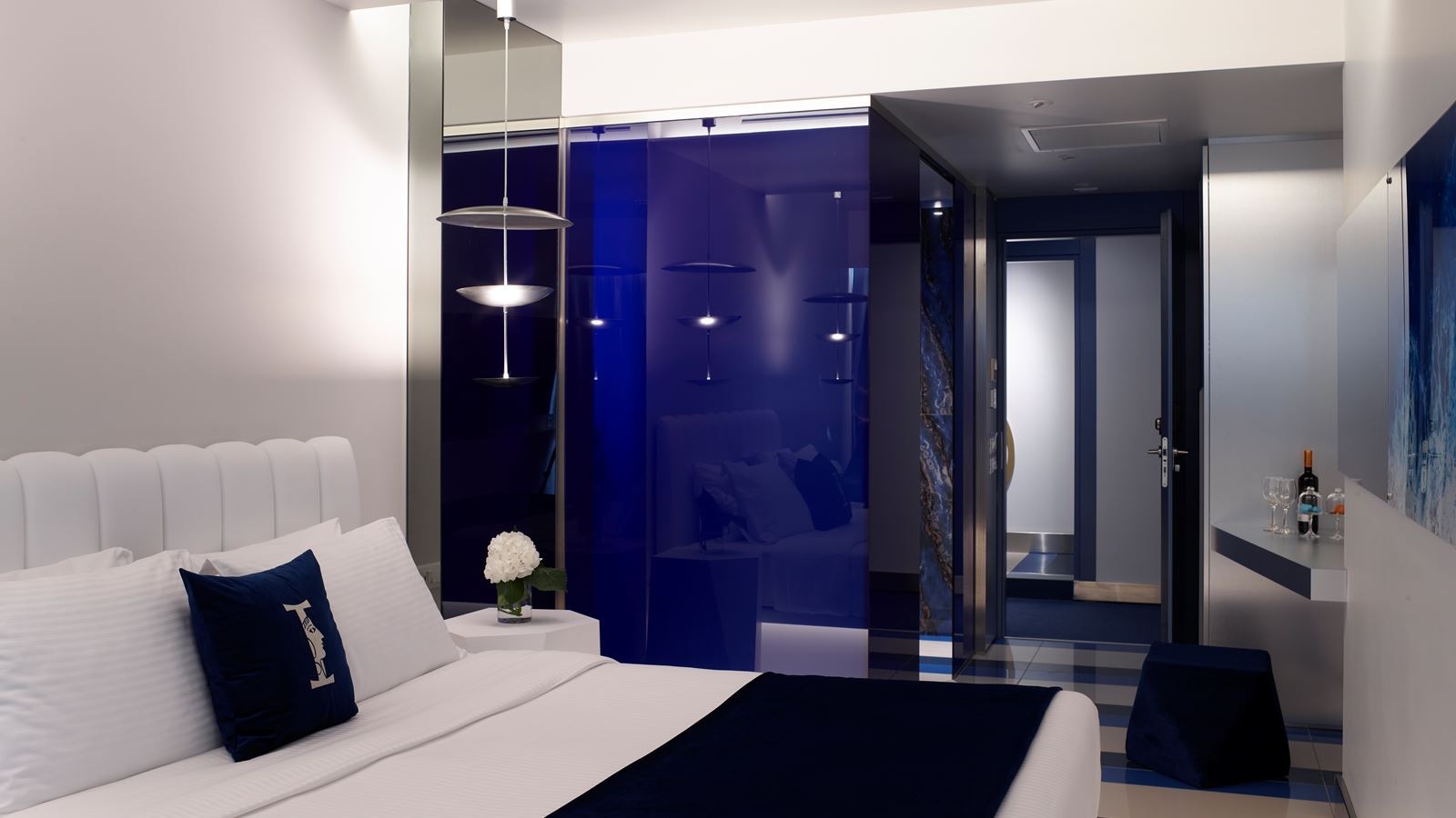 rooms-silver-singleuse-land-view