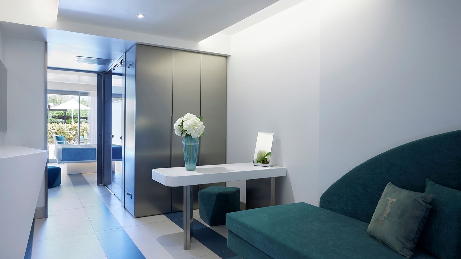 rooms-silver-triple-open-plan-land-view