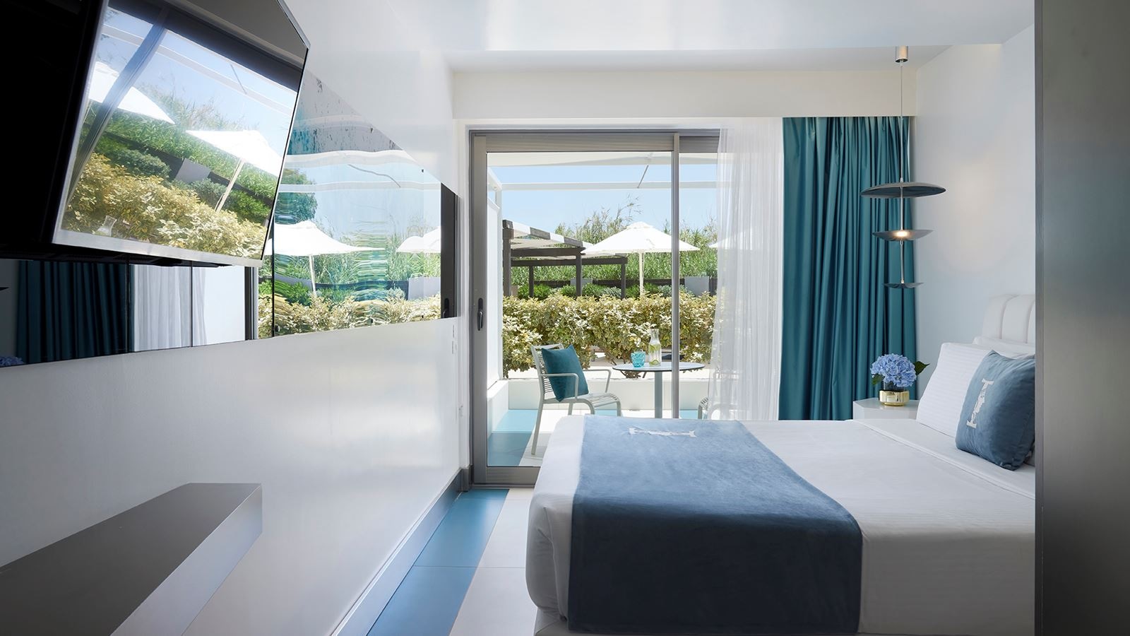 rooms-silver-triple-open-plan-land-view