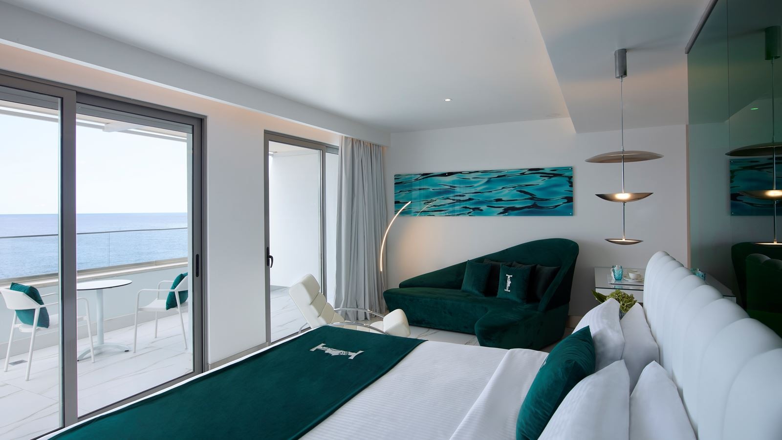 rooms-gold-sky-suite-with-panoramic-sea-view