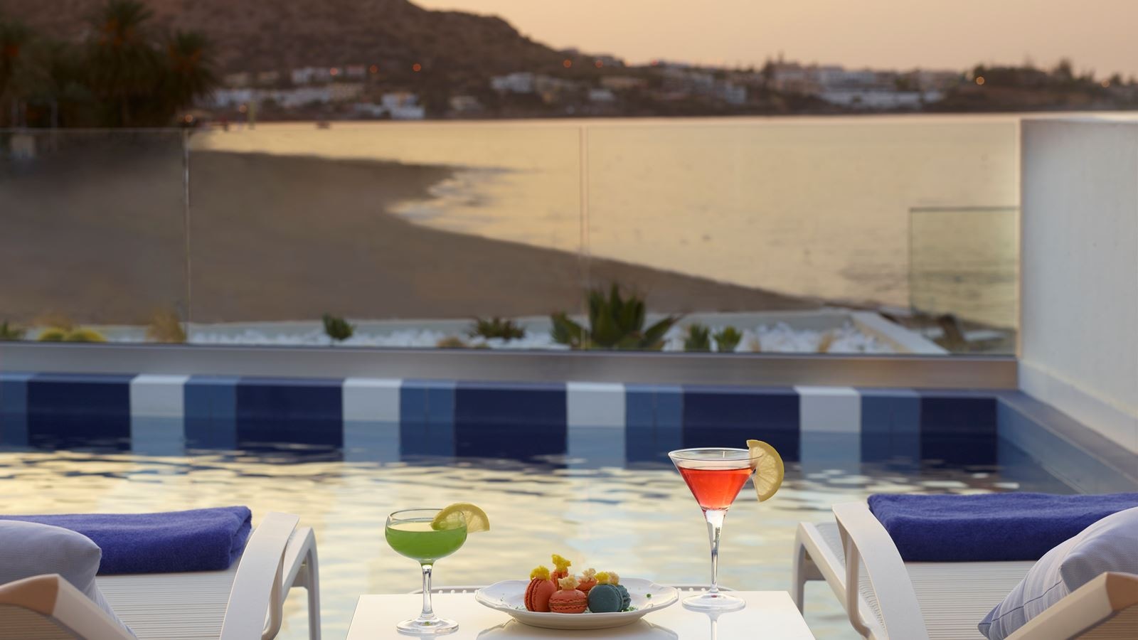 rooms-gold-suite-sea-view-with-private-pool