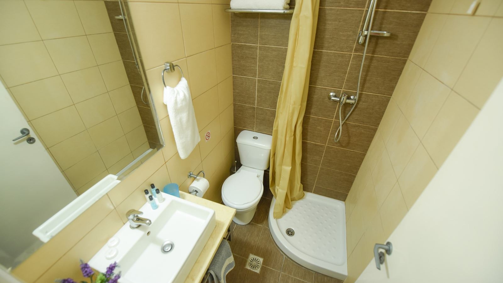 rooms-double-room-land-view