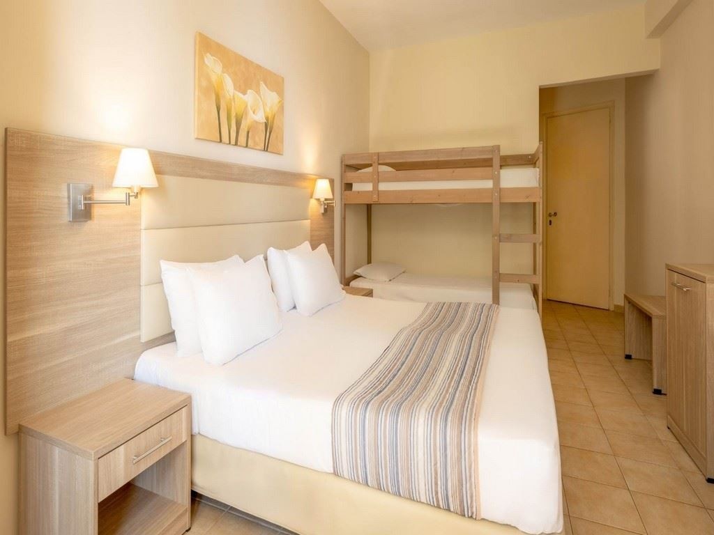 rooms-room-double-sideseaview