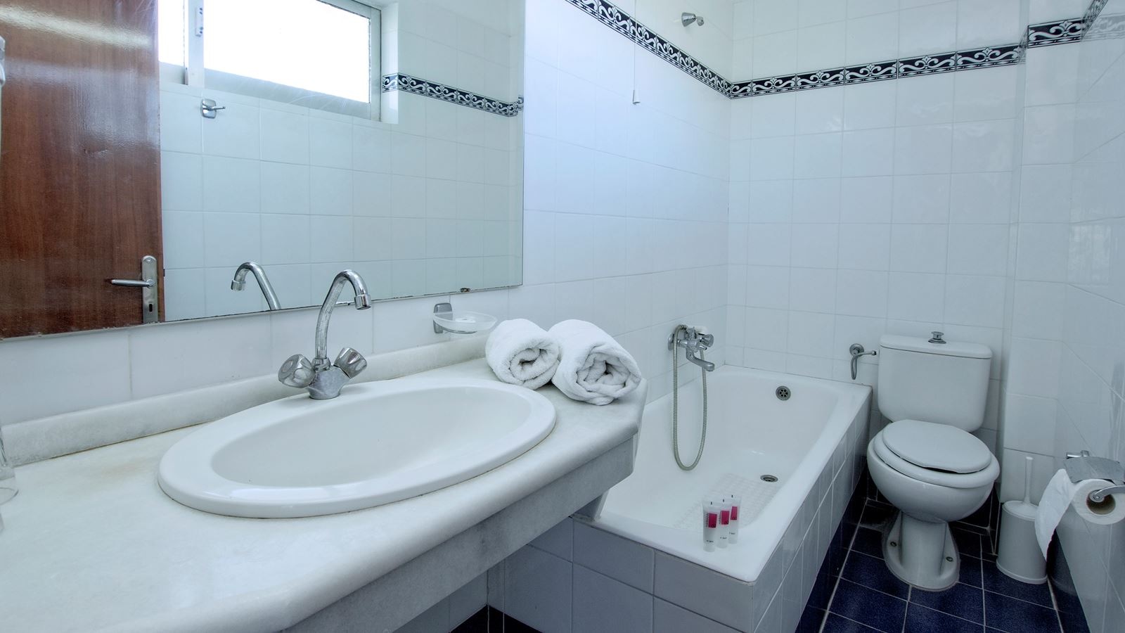 rooms-room-standard-double-sea-view-balcony