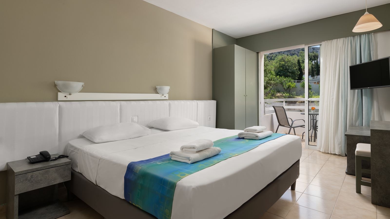 rooms-room-double-balcony