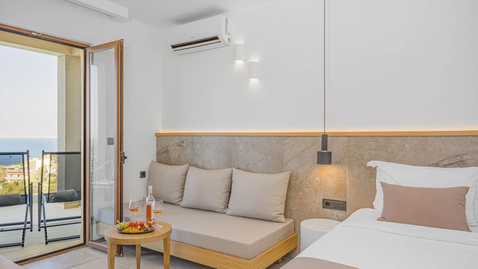 rooms-elegant-superior-sea-view-room