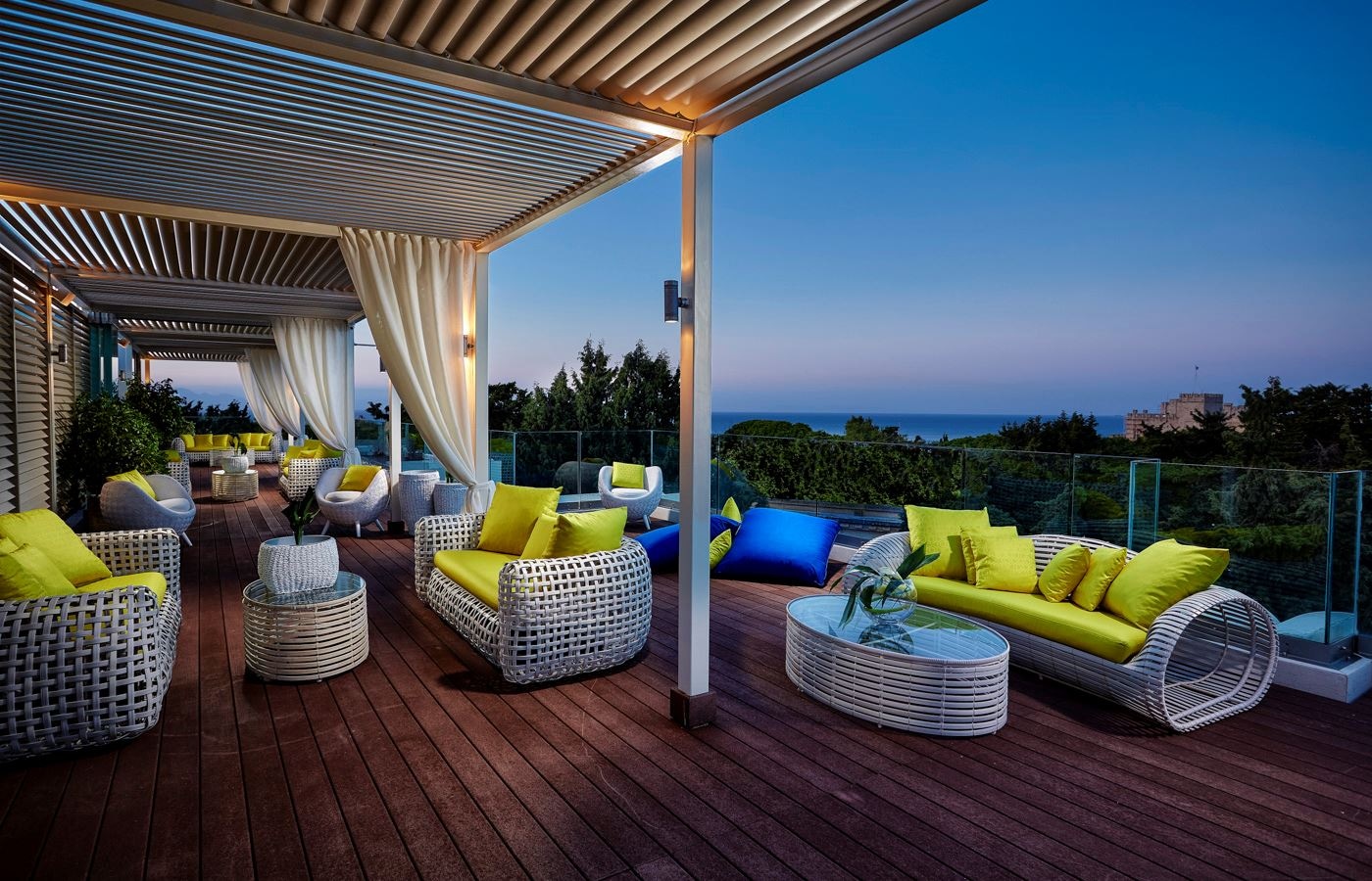 bars-galaxy-roof-lounge-bar