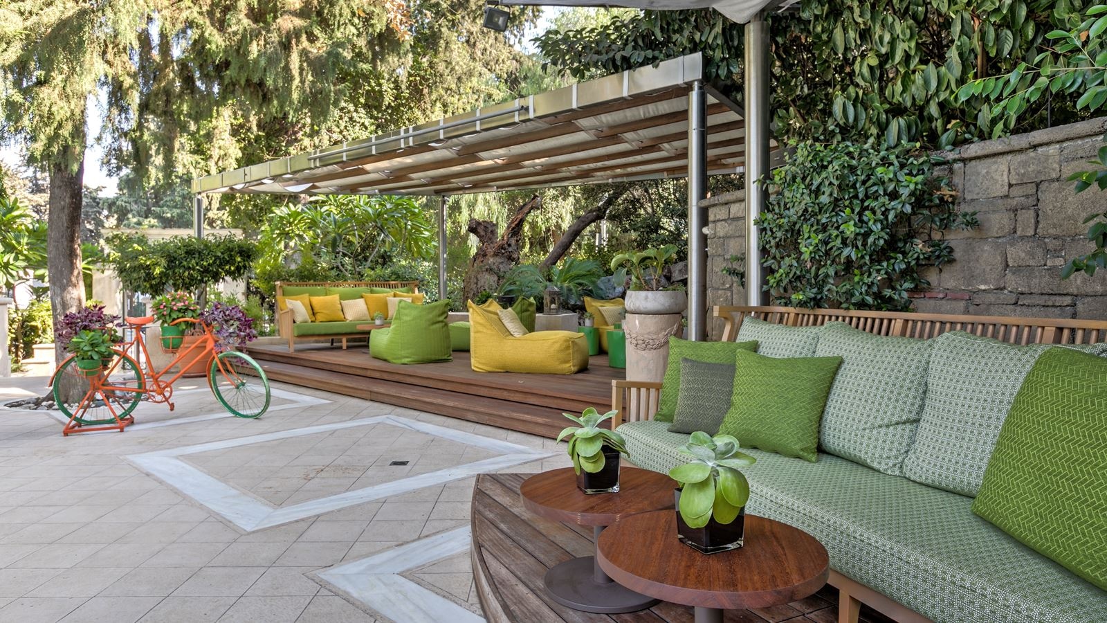 restaurants-pool-bar-and-restaurant