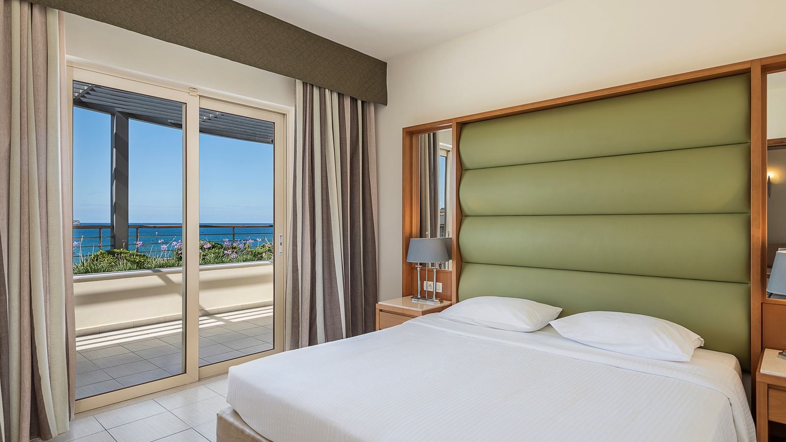 rooms-sea-view-suite