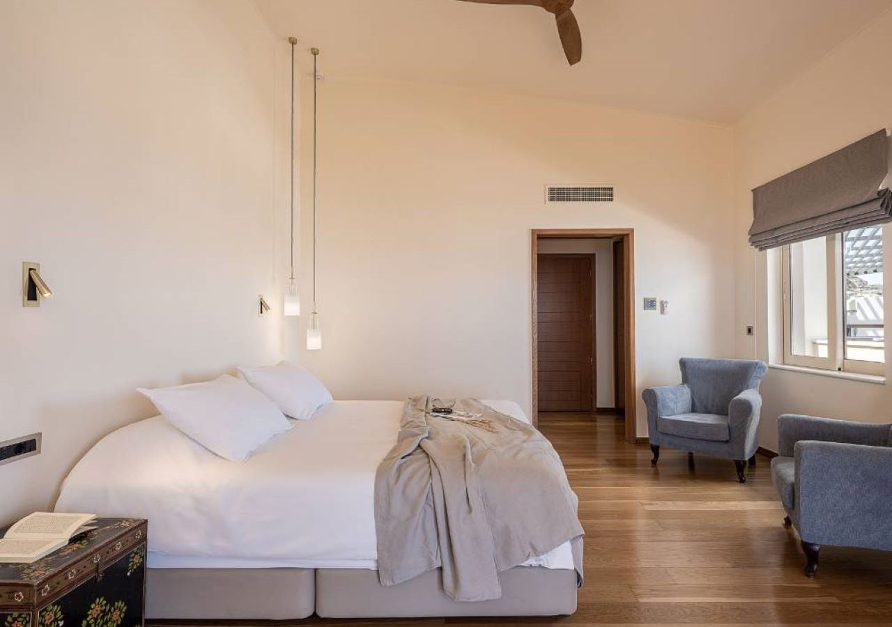 rooms-honeymoon-suite-with-outdoor-hot-tub