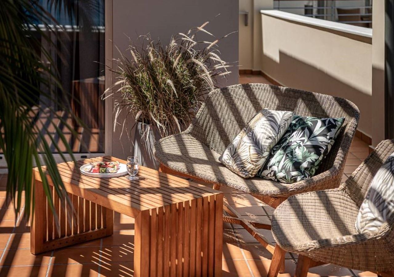 rooms-honeymoon-suite-with-outdoor-hot-tub