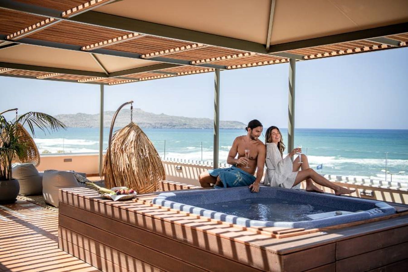 rooms-honeymoon-suite-with-outdoor-hot-tub