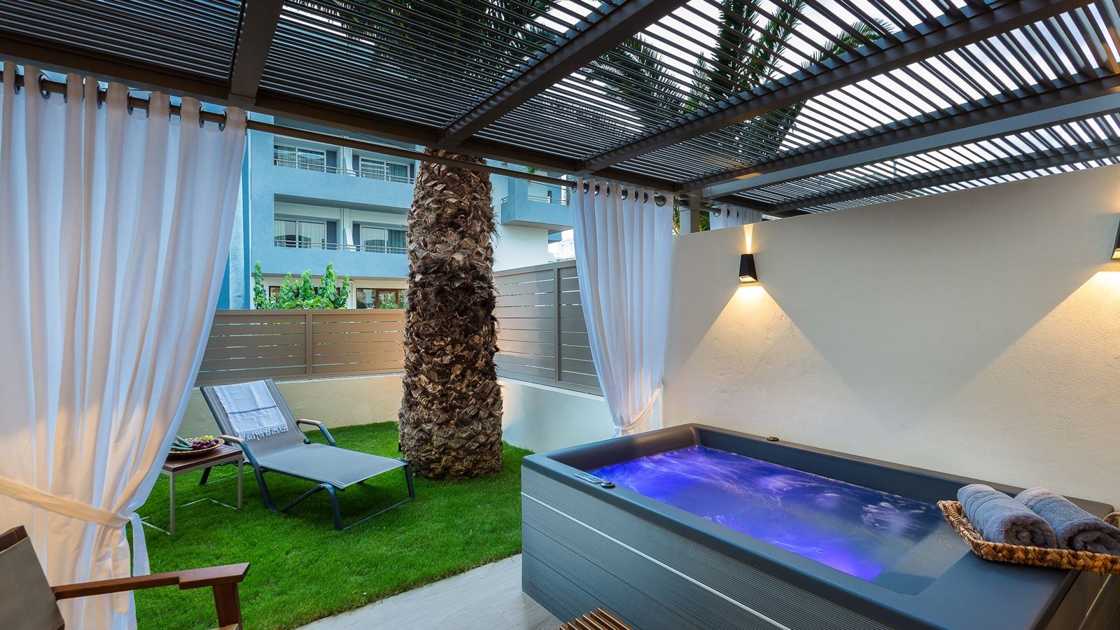 rooms-superior-room-with-jacuzzi