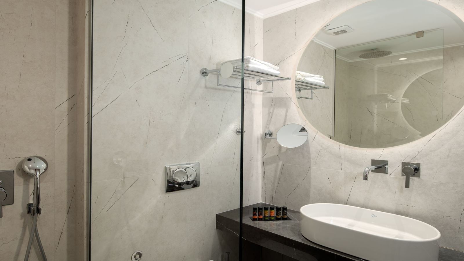 rooms-double-room-pool-view