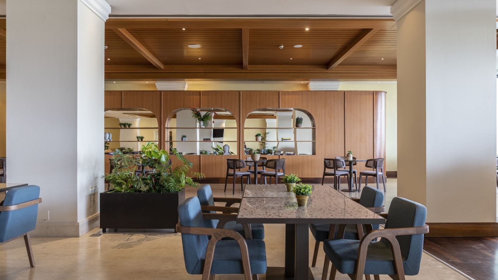 restaurants-nymphy-main-bar