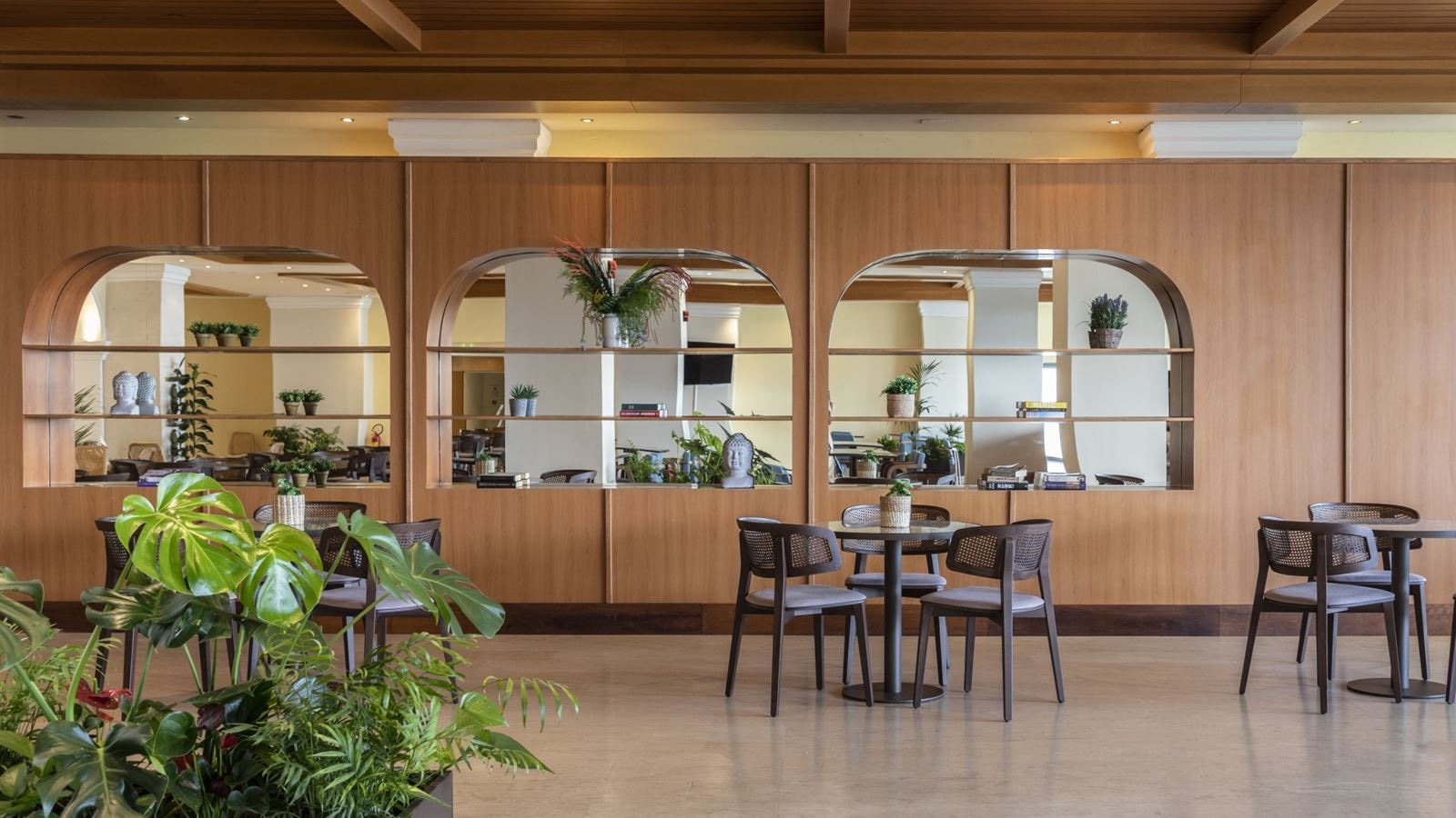 restaurants-nymphy-main-bar