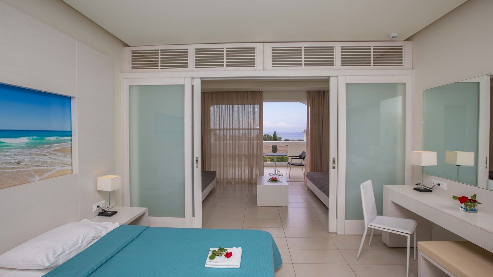 rooms-suite-1-bedroom-sea-view-balcony