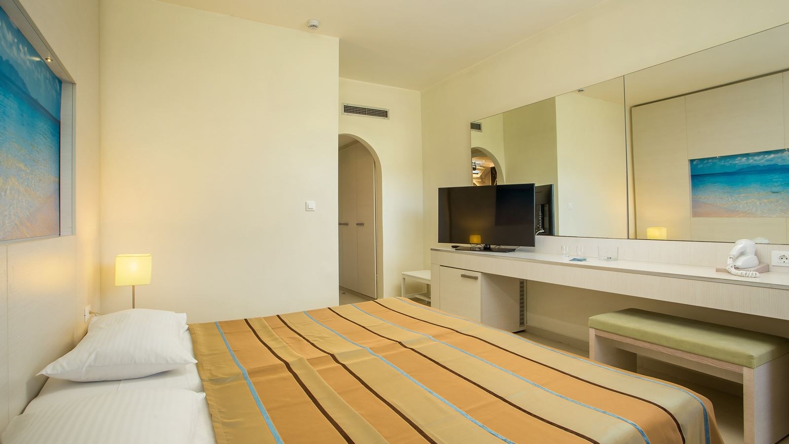 rooms-single-use-standard-room-balcony