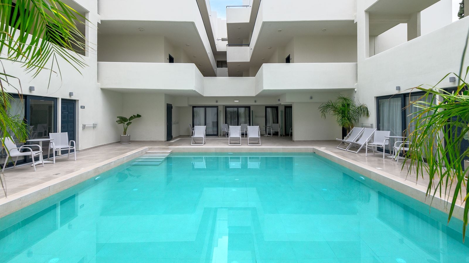 rooms-family-room-with-sharing-pool