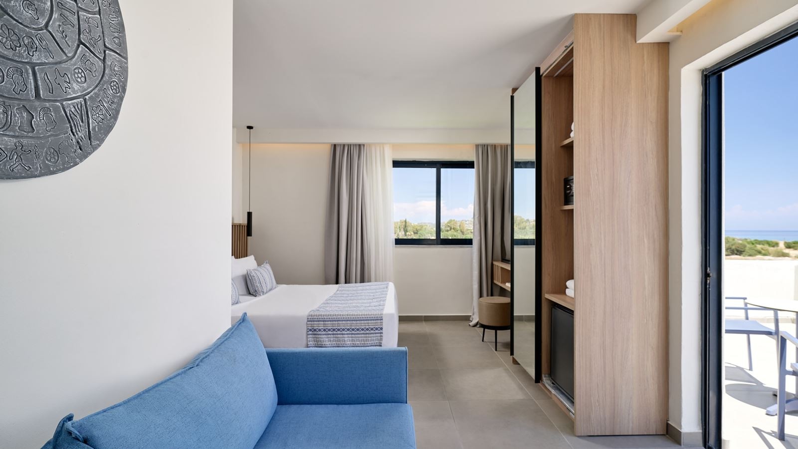 rooms-standard-family-side-sea-view-room