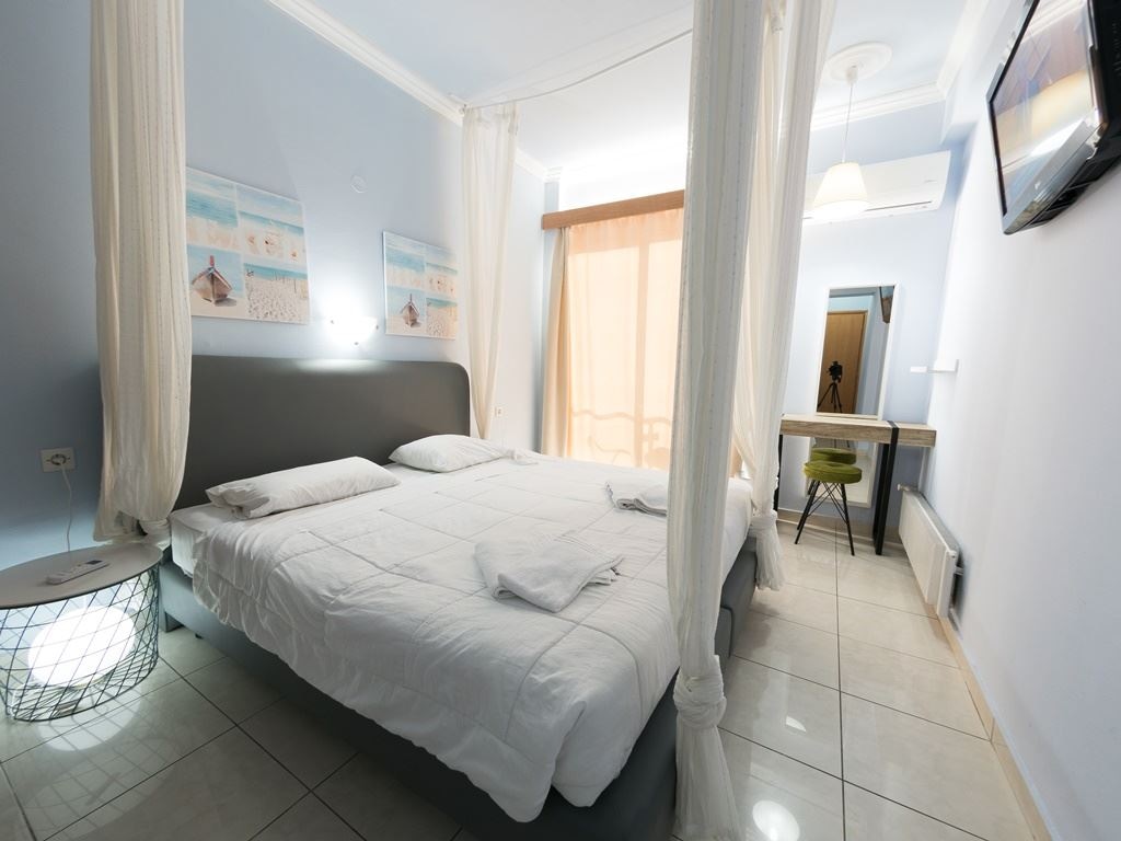 rooms-superior-grey-room-with-balcony