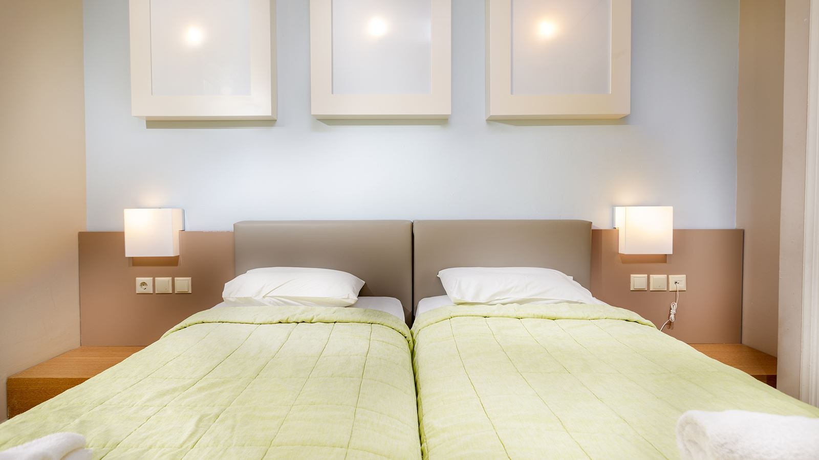 rooms-2-bedrooms-family-bungalow-sea-view-ground-floor-balcony