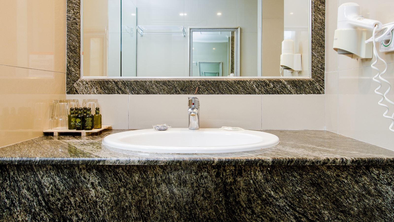 rooms-2-bedrooms-family-bungalow-garden-view-ground-floor-balcony