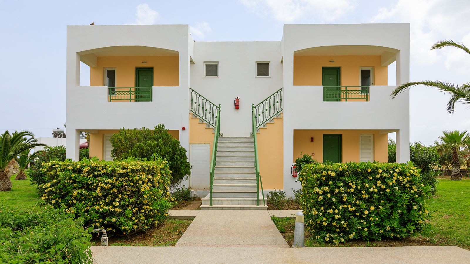 rooms-2-bedrooms-family-bungalow-garden-view-ground-floor-balcony